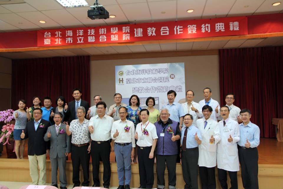 簽約合照